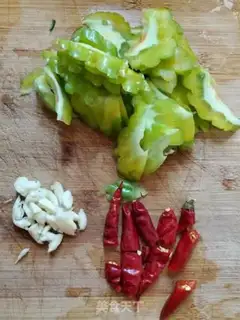 Make Chili made bitter melons step 1