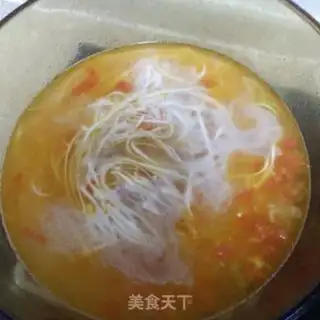Make Pineseed tomato egg noodles step 4