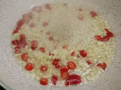 Make Garlic fan sap step 1