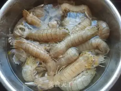 Make Spicy leather shrimp step 0