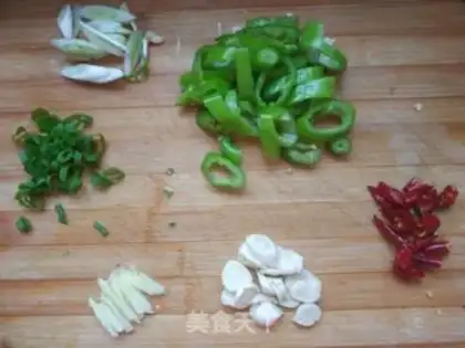 Make Spicy leather shrimp step 1