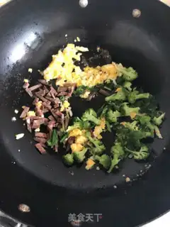 Make Orchid sausage fried rice step 2