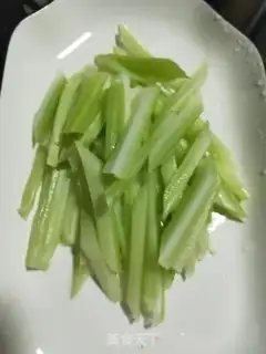 Make Celery with pig ears step 1