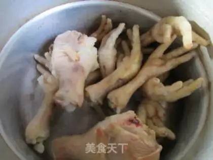 Make The cabbage makes chicken claw soup step 2