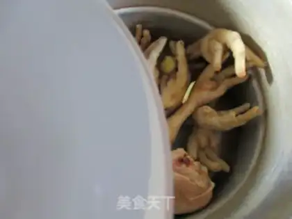 Make The cabbage makes chicken claw soup step 3