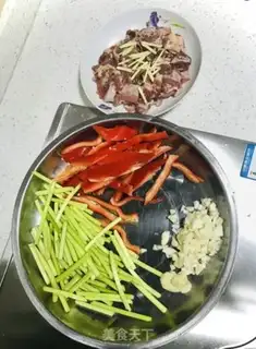 Make Garlic fried cattle step 1