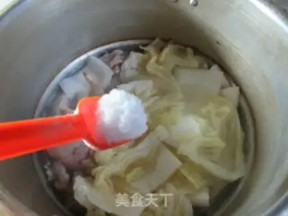 Make The cabbage makes chicken claw soup step 7