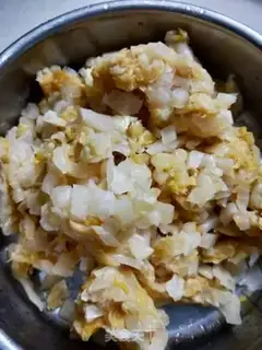 Make A sour cake with a hand grab step 1