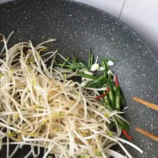 Make Sour green bean sprouts step 6