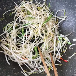 Make Sour green bean sprouts step 7
