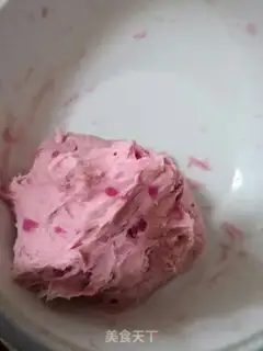 Make A red sugar bun step 4