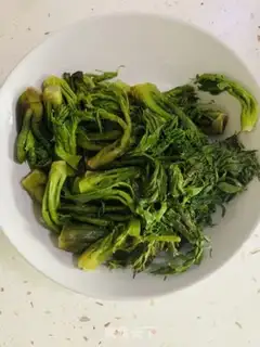 Make Old sprouts and eggs step 0
