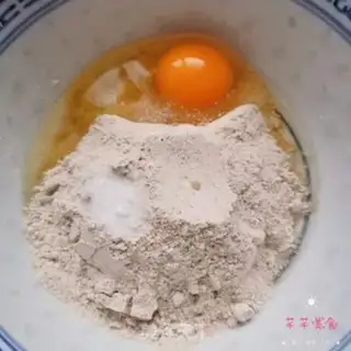 Make Black gravy egg steam step 1