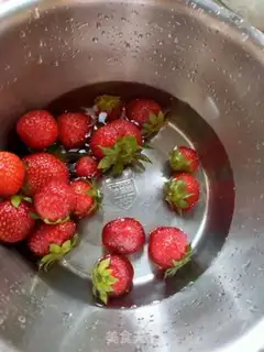 Make Strawberry yogurt step 0