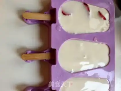 Make Strawberry yogurt step 3