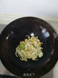 Make Onion fried eggs step 3