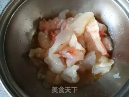 Make Seafood pizza step 3