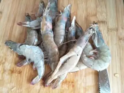 Make Spicy shrimp step 1