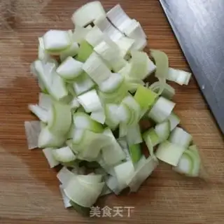 Make Onion eggs, fried rice step 1