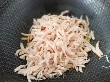 Make Spicy chicken silk step 5