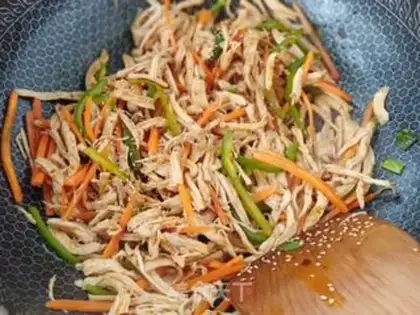 Make Spicy chicken silk step 7