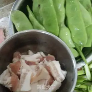 Make Five flowers for northeast beans step 2