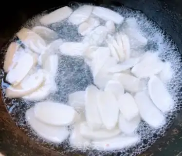 Make Hot cabbage sausage fried pastry step 4