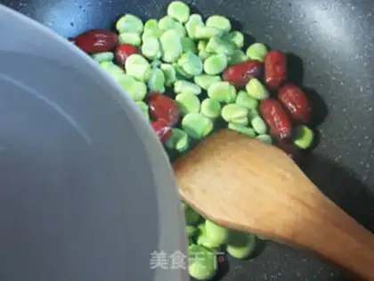 Make Scrambled beans step 4