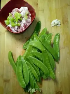 Make Five flowers for Dutch beans step 0