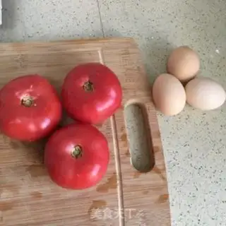 Make Tomato fried eggs step 0