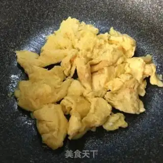 Make Tomato fried eggs step 2