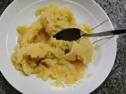 Make Two onions of mashed potatoes step 4