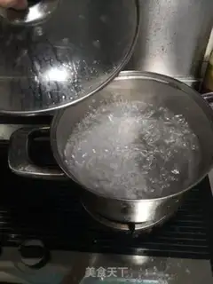 Make Sour spicy. Soup noodles step 2