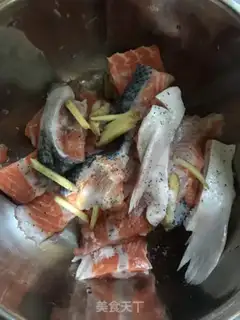 Make Fried salmon bones step 1
