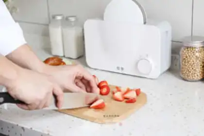 Make Sweet strawberry shakes step 2