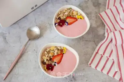 Make Sweet strawberry shakes step 4