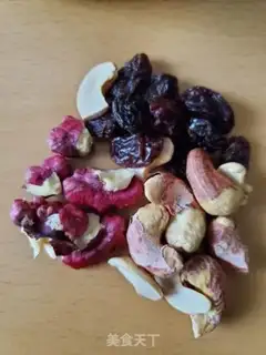 Make Nuts yogurt cup step 1