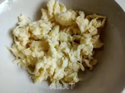 Make Tomato onion fried goose eggs step 3