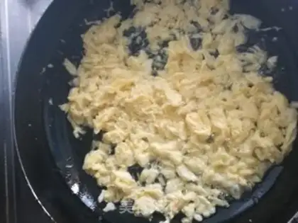 Make Cream egg shrimp dumplings step 2
