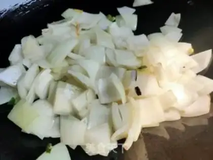 Make Tomato onion fried goose eggs step 5