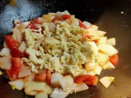Make Tomato onion fried goose eggs step 8