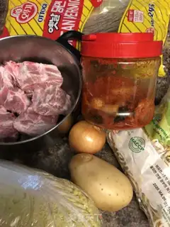 Make Potato pork soup step 0