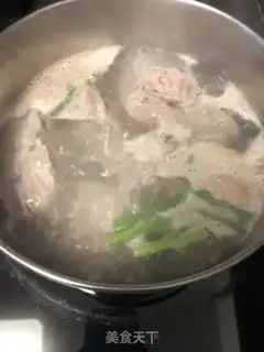 Make Potato pork soup step 1
