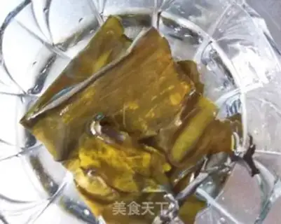 Make Red bean green bean seaweed soup step 1