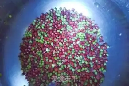 Make Red bean green bean seaweed soup step 5