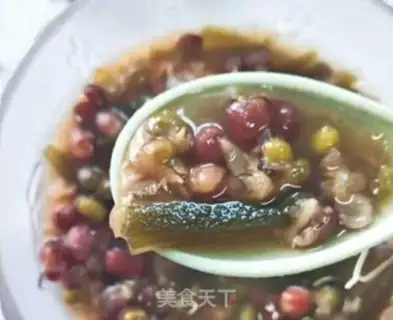 Make Red bean green bean seaweed soup step 6