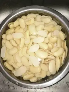 Make Homemade bean salsa step 1