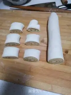 Make Pumpkin roll step 5