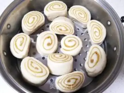 Make Pumpkin roll step 9
