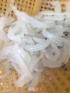 Make Silver fish steamed eggs step 2